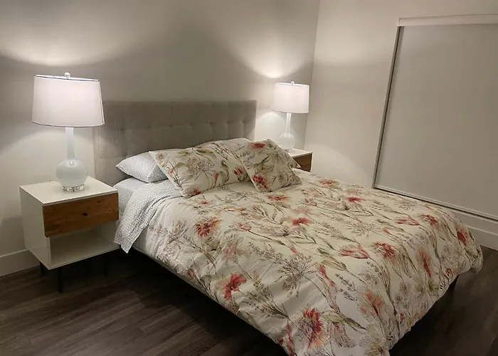 Lovely 2/2 Apartment In Heart Of Santa Monica With Free Parking